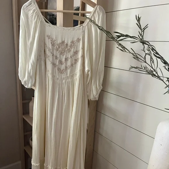 Hello Honey Dresses | Hello Honey Boutique Dress | Color: Cream | Size: S | Patriciaciurdas's Closet